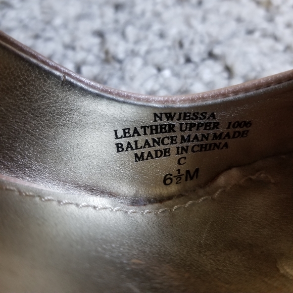 Nine west kitten heels color: blush 6.5 - Picture 5 of 6